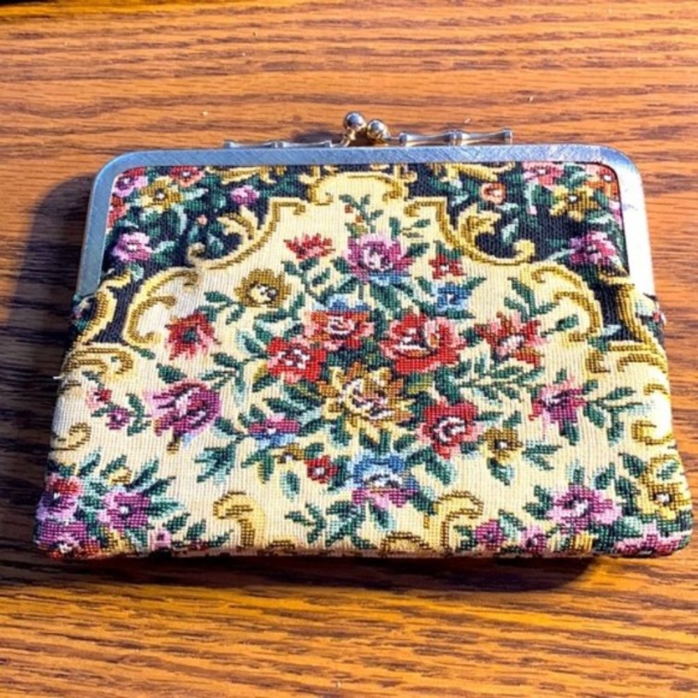 Small Vintage petit point kiss lock clutch bag